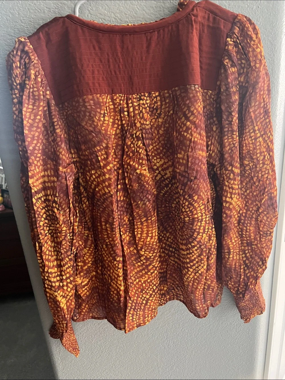 Stellah Women's Rust & Mustard Swirl Tie-Neck Long Sleeve Blouse
